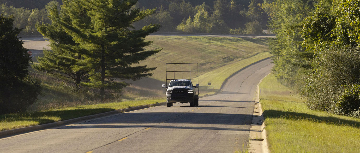 image of car in Grades road